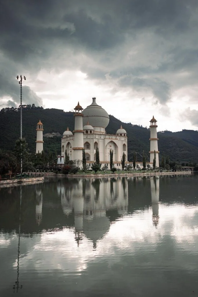 Histoy of Taj Mahal : The structure of Love