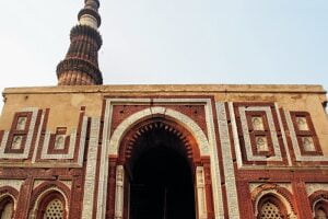 alai darwaja in qutb minar complex. However, this is the main gateway to the mosque.