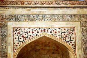 calligraphy on taj mahal