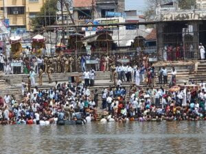 An beautiful image of celebrating theerthavari event. In fact, this is most special part of the mahamaham festival.