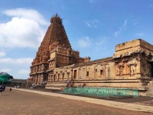 side view of brihadisvara temple.