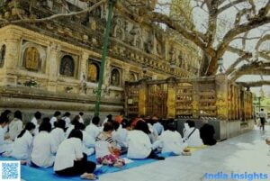 Another photo of the devotees in mahabodhi temple