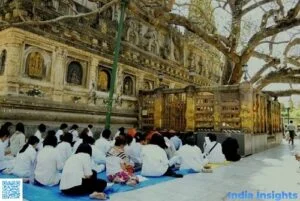 Another photo of the devotees in mahabodhi temple