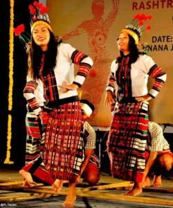 women costume during cheraw performance