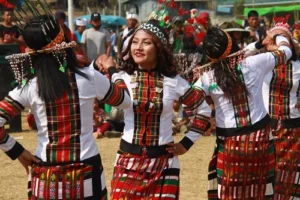 An image of mizo people performing the cheraw dance