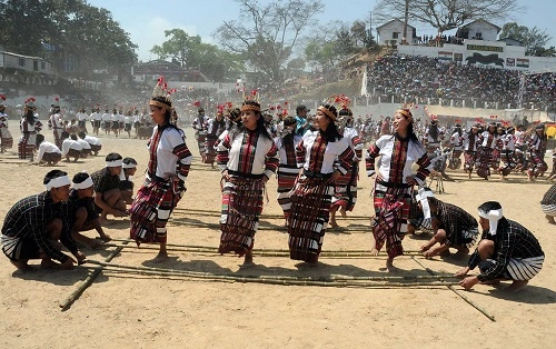 image of performing cheraw dance.