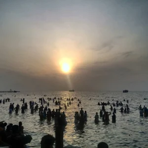 Taking holy bath at rameshwaram 